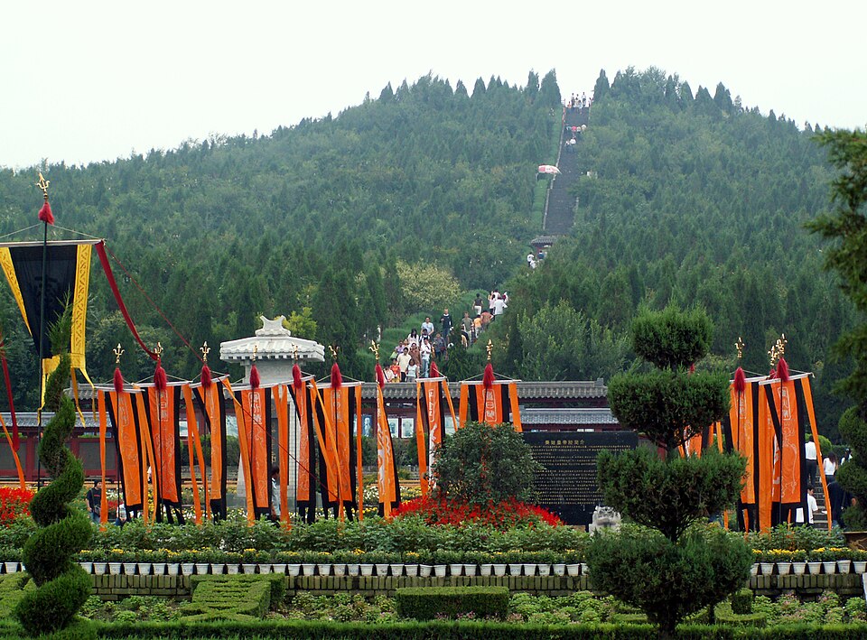 Mausoleum of Qin Shi Huang Mausoleum of Qin Shi Huang