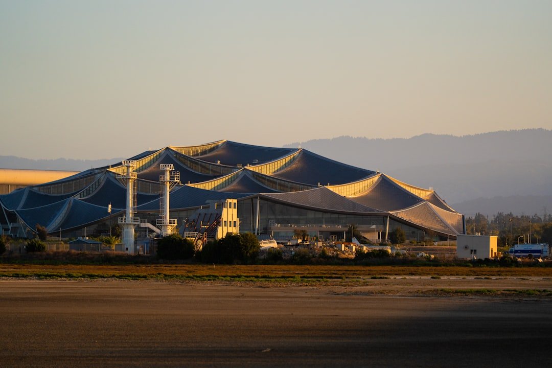 配图 配图