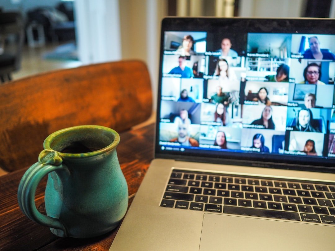 配图